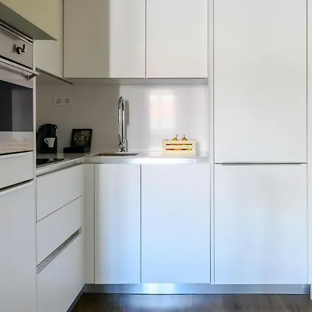 Plum Guide - River Portal Apartman